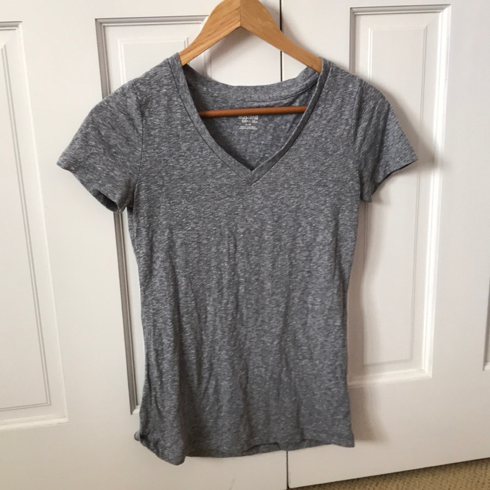 Plain gray fitted tee